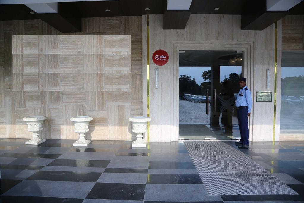 מלון Oyo Premium Panchkula Sector 5 מראה חיצוני תמונה